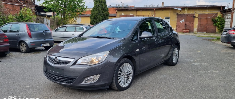 Opel Astra cena 27300 przebieg: 134500, rok produkcji 2011 z Bydgoszcz małe 301